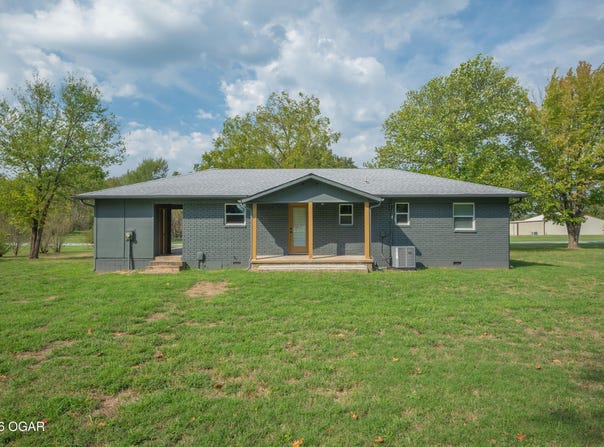33 Yocom Drive, Anderson, MO 64831