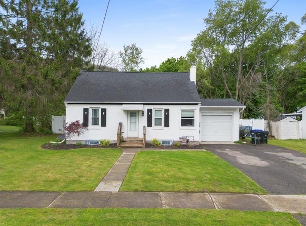 844 E Circle Drive, VESTAL, NY 13850