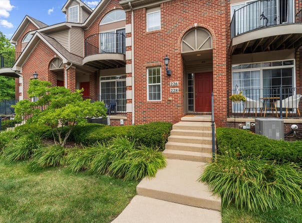 228 W Oakbrook Drive, Ann Arbor, MI 48103