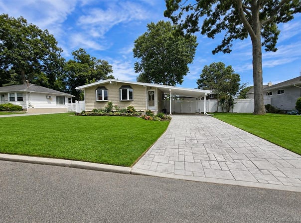 21 Duane Drive, Ronkonkoma, NY 11779