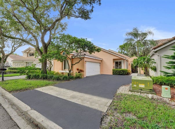 10149 NW 4th St, Plantation, FL 33324