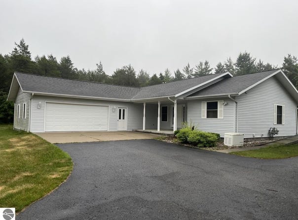1220 E Douglas Drive, Roscommon, MI 48653