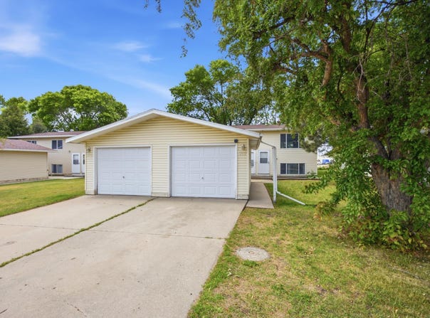 910-912 32nd Street N, Fargo, ND 58102