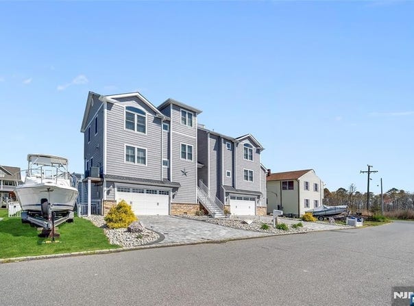6 Capstan Road, Ocean, NJ 08758