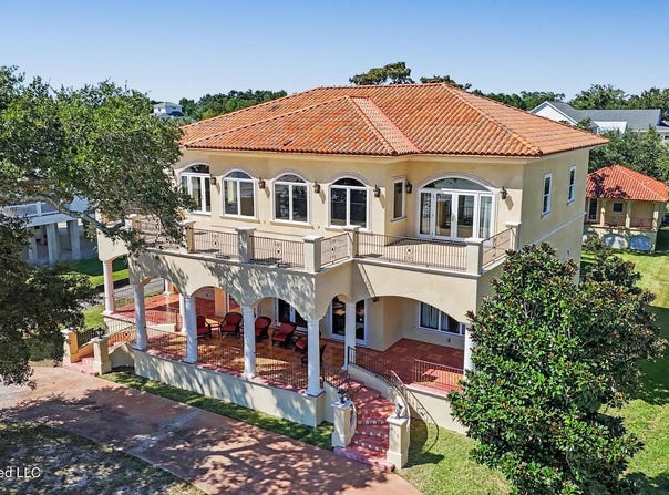 815 N Beach Boulevard, Waveland, MS 39576