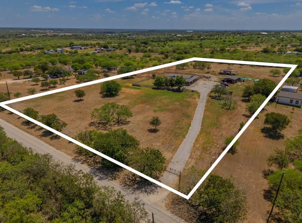 1781 Long Rd, Lockhart, TX 78644