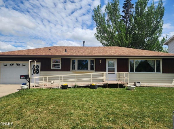 1134 Summit Boulevard, Bismarck, ND 58504