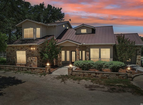 519 N Brasstown Dr, Blanco, TX 78606