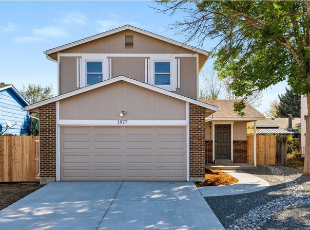 1877 Lincoln Dr, Longmont, CO 80501