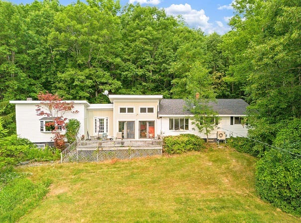 139 Riverside Road, Gardiner, ME 04345