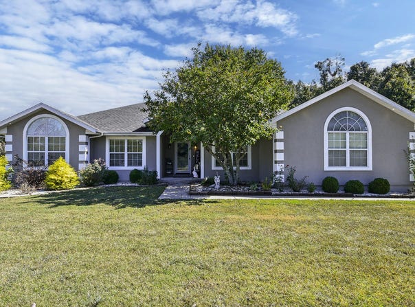 4236 N Castle Oaks Boulevard, Strafford, MO 65757