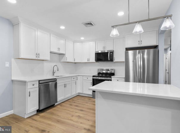 205 ROBIN Road, BROWNS MILLS, NJ 08015