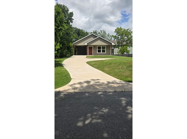 1210 S Travis Avenue, Denison, TX 75021