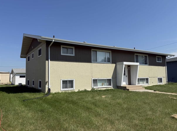 2026 NW 4th St, Minot, ND 58703