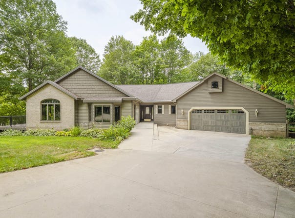 8047 Kraft Avenue SE, Caledonia, MI 49316