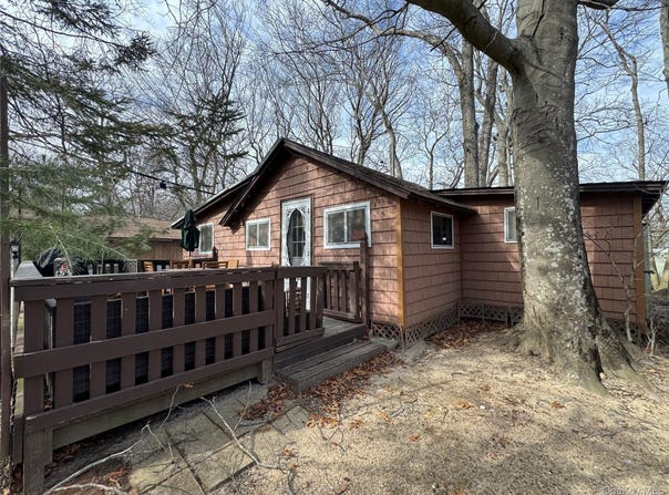 28 Anchor Path, Baiting Hollow, NY 11933