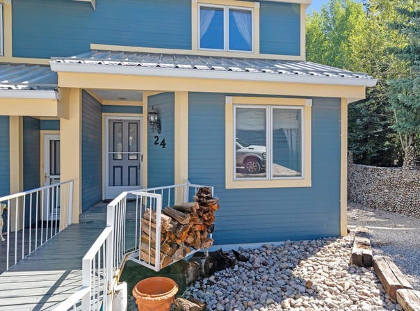24 Switch Back Ln, Cloudcroft, NM 88317-9999