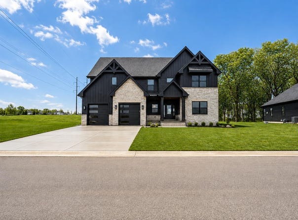 1759 Trailbrook Drive, Valparaiso, IN 46385