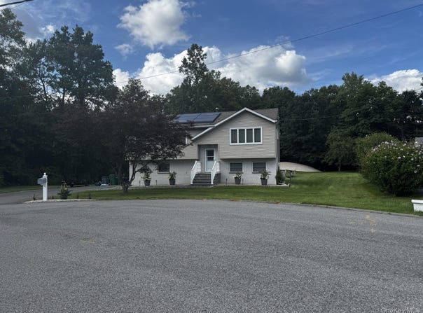 6 Russett Lane, Wappingers Falls, NY 12590