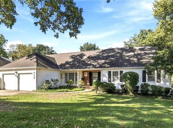 8136 Outlook Lane, Prairie Village, KS 66208