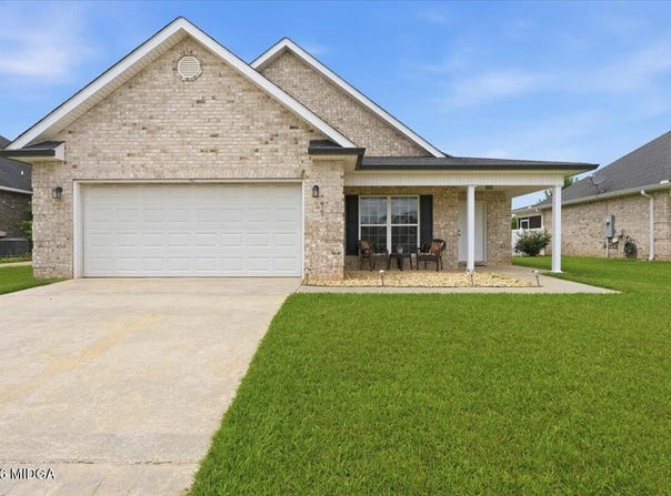 305 Lamplight Drive, Byron, GA 31008