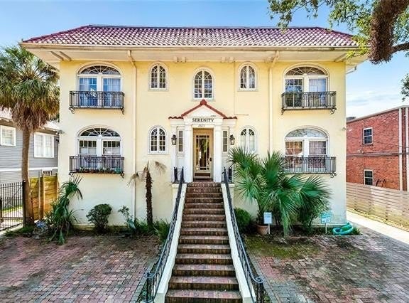 2615 S CARROLLTON Avenue, New Orleans, LA 70118