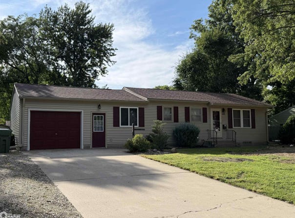 608 8th St. S., Humboldt, IA 50548
