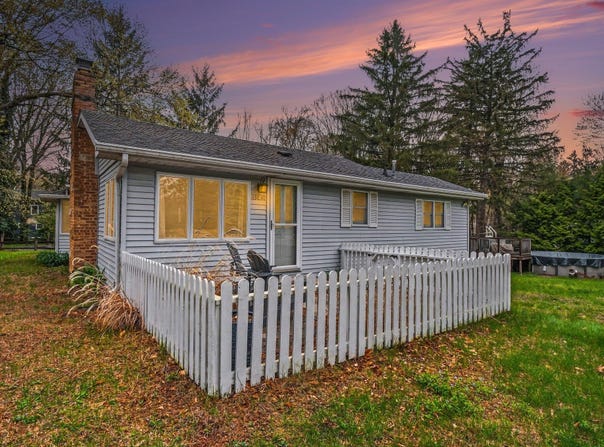 13830 Red Arrow Highway, Three Oaks, MI 49128