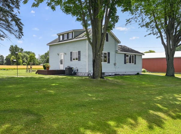 1253 S Waldron Road, Crystal, MI 48818