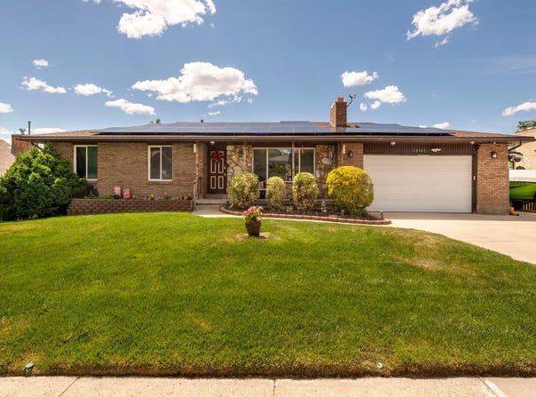 10032 S BLOSSOM Dr, Sandy, UT 84092