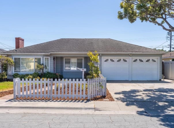 208 Angelus DR, SALINAS, CA 93906