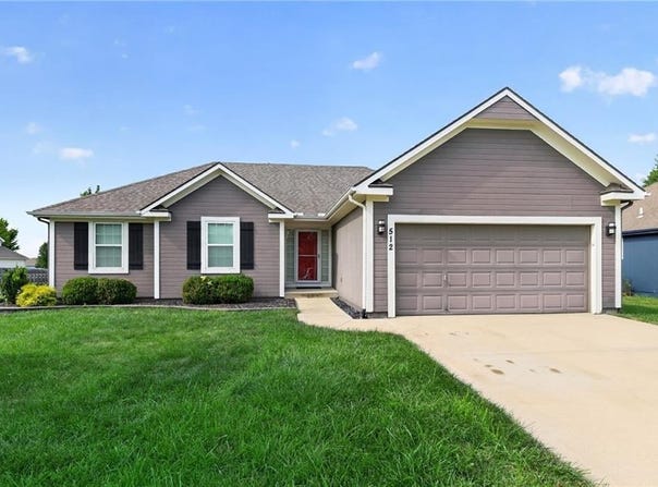 512 E Cheyenne Street, Gardner, KS 66030