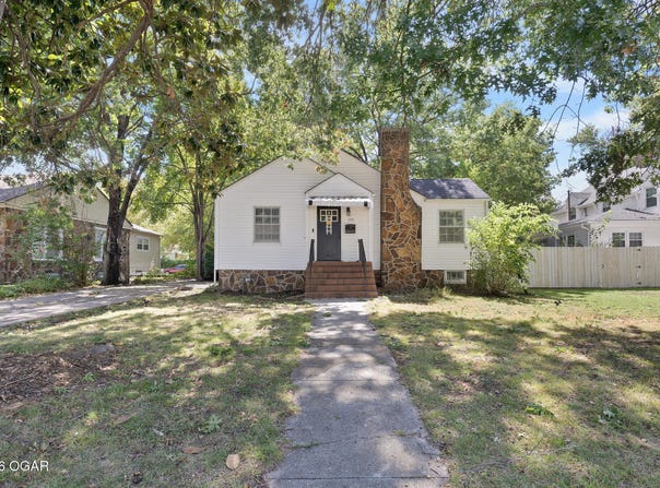 308 E Centennial Avenue, Carthage, MO 64836