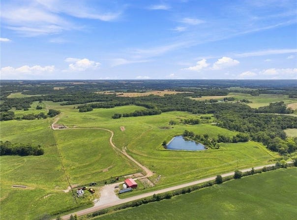 4 State Route D, Savannah, MO 64485