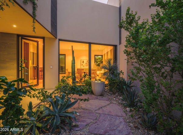 1740 E OCOTILLO Road, Phoenix, AZ 85016