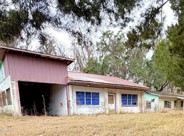 435 W RIVER Road, Palatka, FL 32177