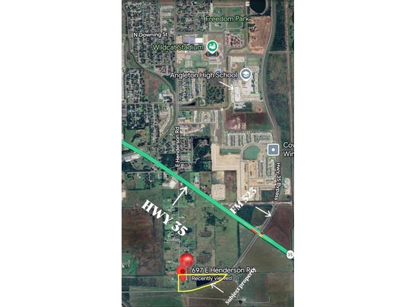697 E Henderson Rd., Angleton, TX 77515