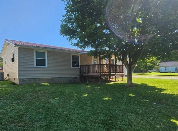 38 4th Street, Louisa, KY 41230