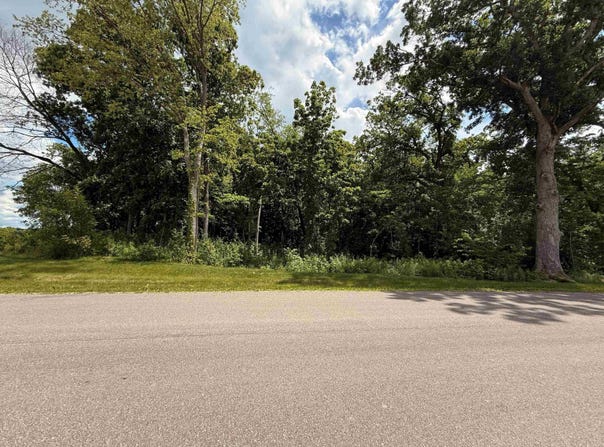 Lakestone lot: 20, Merrimac, WI 53561