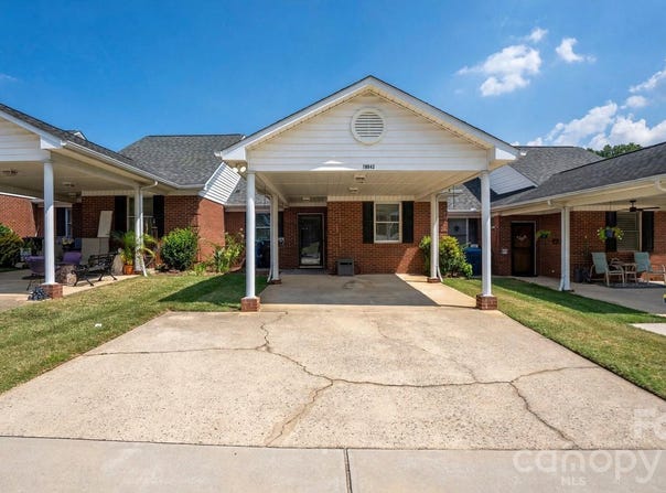 19942 Oak Leaf Circle, Cornelius, NC 28031