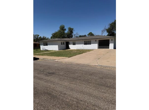1103 S Franklin Ave, Monahans, TX 79756