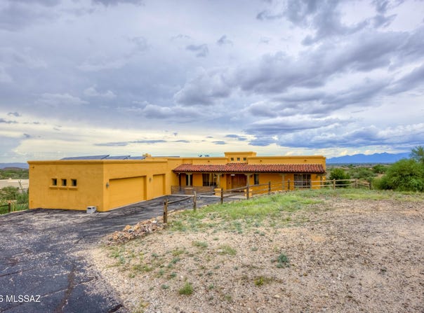 1008 S Garfield Place, Vail, AZ 85641