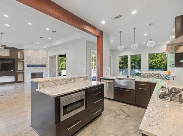 210 Mission Hills Drive, Lufkin, TX 75901
