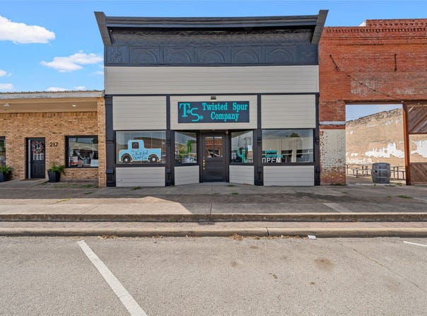 219 E Ave C, Rosebud, TX 76570