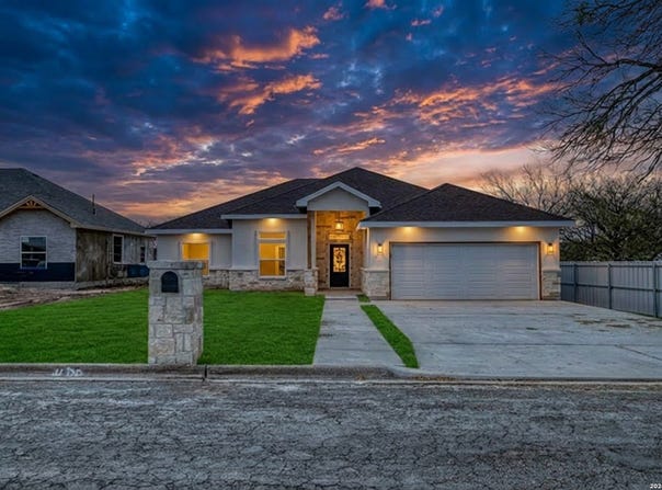 207 Riverside Drive, Uvalde, TX 78801