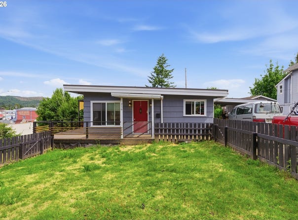 216 E Main St, Coquille, OR 97423