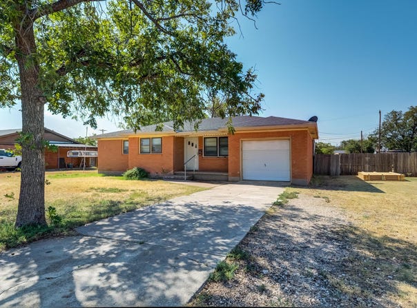 412 Hicks Place, Levelland, TX 79336