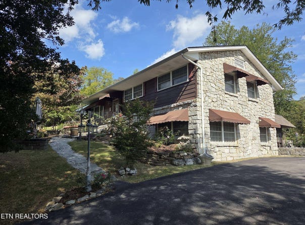 572 Mountain Rd, Clinton, TN 37716
