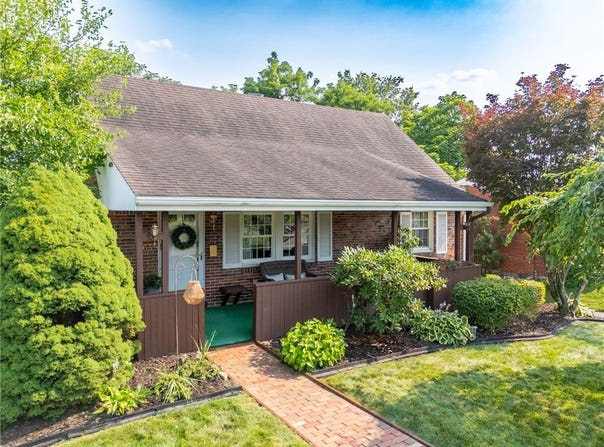 658 Lindsay Rd, Scott Twp, PA 15106