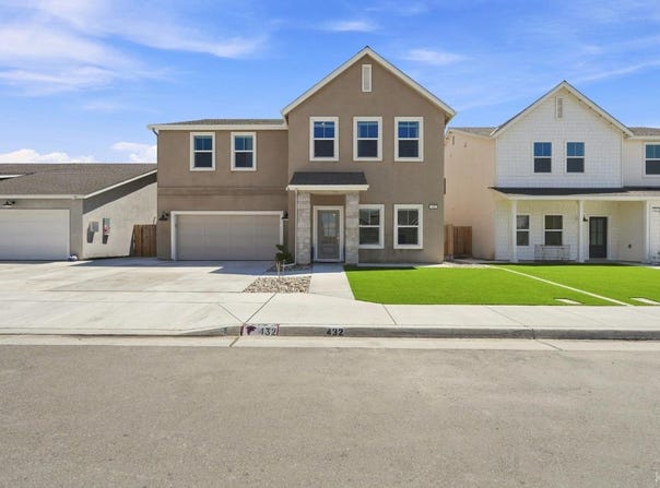 432 University Drive, Lemoore, CA 93245